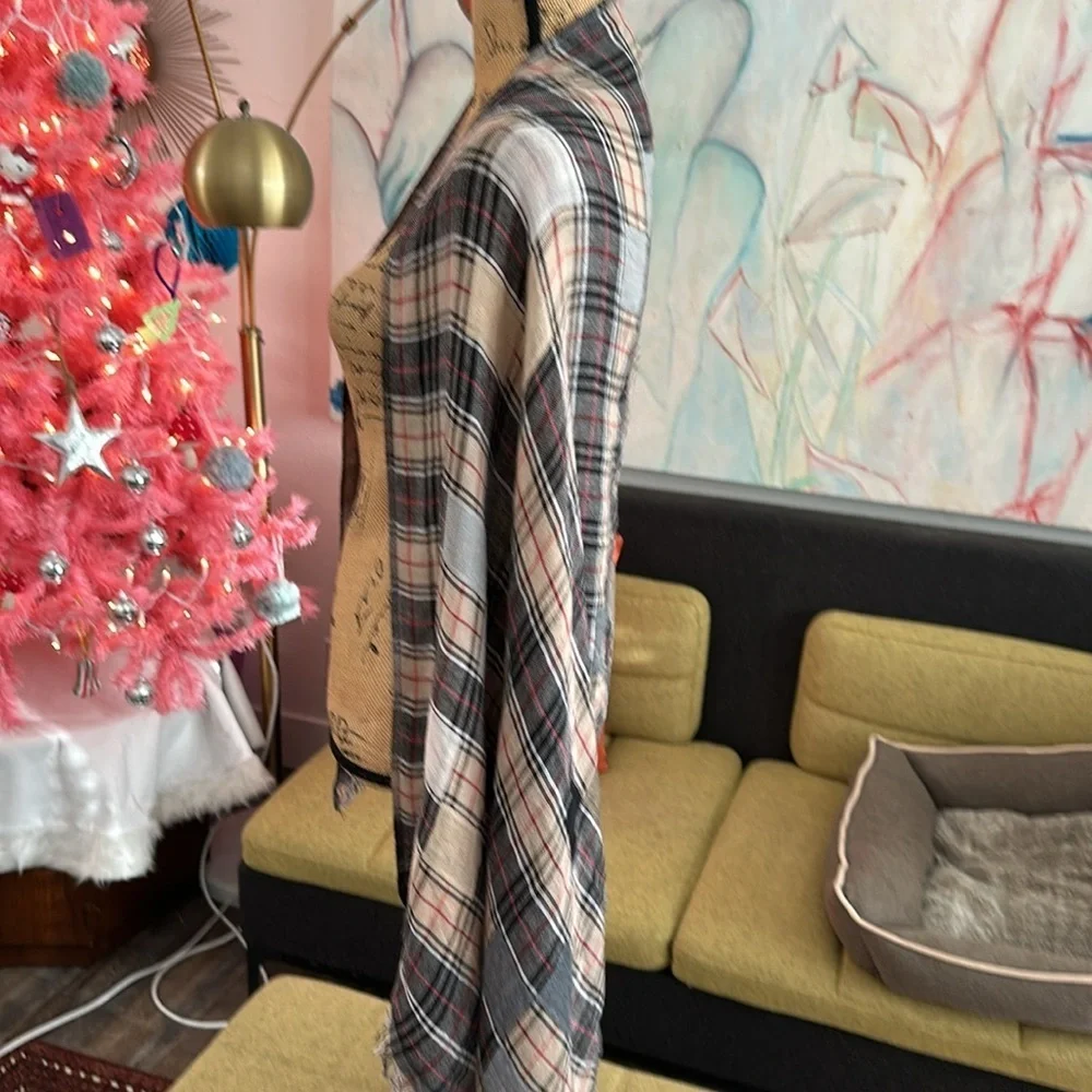 ❤️🖤❤️Gorgeous scarf plaid soft tan red black